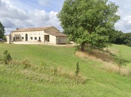 Gite Drôles d'Oiseaux, hotel in Plieux