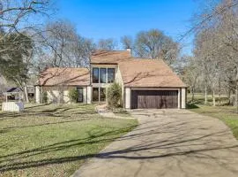 Hot Tub, Deck and Grill Brookshire Gem Near Venues