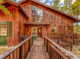 Broken Spur: Beautiful Cabin with Level Entry and Soaring Ceilings in the Pines!