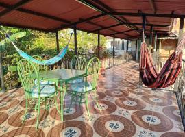 Casa de Hospedaje QUIMBAYA: Quimbaya'da bir tatil evi