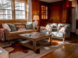 Birch House: Cozy Cabin 5 min from Okemo, holiday home in Ludlow