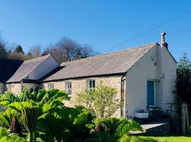 Cosy retreat near Cornwall Coast, hotel in Tywardreath