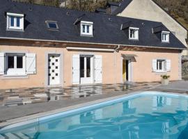Villa avec piscine et vue imprenable, hotel in Agos-Vidalos