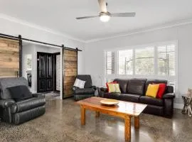 Sea Whispers - Spacious Family Retreat by the Shore