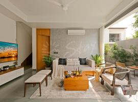 The Banyan Tree Villa A4 by Stay ALYF, Siolim, villa in Siolim