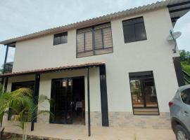 Casa Vacacional en Condominio Via Melgar-Carmen de Apicalá, villa em Melgar
