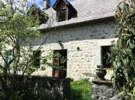 Gîte de France à Saint-Exupéry-les-Roches 3 épis - Gîte de France 6 personnes MAE-9064