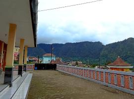 Bromo Holiday Guest House, hotel met parkeren in Ngadisari