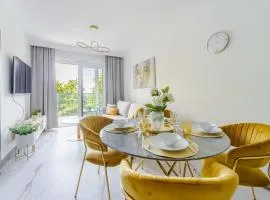 Złota Perła z Widokiem na Morze by Perłowa Przystań Rent