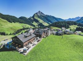 AlpenParks Hotel & Apartment Arlberg Warth mit Pool, hotel di Warth am Arlberg