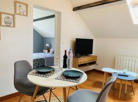 Appartement au style scandinave - pour deux personnes proche de Chartres, cheap hotel in Luisant