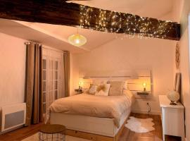 Maison + parking privé au Cœur Angoulême 60m2、アングレームのホテル