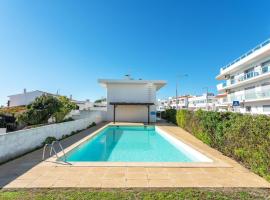 Serene Spacious House - Swimming Pool & Garden – hotel w mieście Olhos de Água