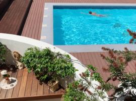 Grand T4 carré d’or 13008, hotel with pools in Marseille