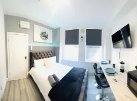 Central studios in top location