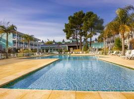 Howard Johnson Hotel & Convention Center Madariaga - Carilo, hotel en Cariló