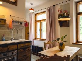 Individuelles Kreativ-Apartment direkt am Kochelsee, hotel em Kochel