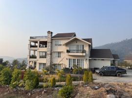 RR Cottages, Luxury Stay in the Hills، فندق مع موقف سيارات في Jhājra