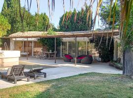 2 Bedroom Cozy Home In Aramon, Hotel in Aramon