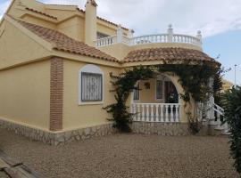 Relaxing 3 bed 3 bath Villa for 8 Camposol Sect D, hotel in Mazarrón