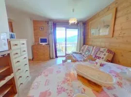 Appartement cosy avec piscine - 4 pers, balcon, parking - près des Saisies - FR-1-594-156
