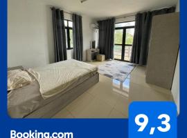 2-bedroom Apartment in Rose-Hill, hotel económico em Trianon