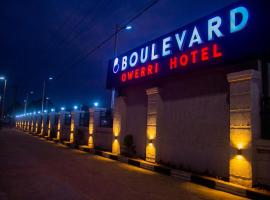 Boulevard Owerri Hotel, hotel con piscina a Owerri