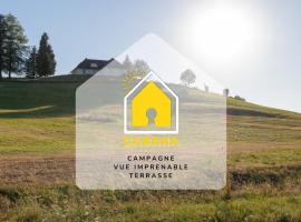 CABANA & La Villa sur la Colline - Au Calme, hotell med parkering i Saint-Symphorien-des-Bois