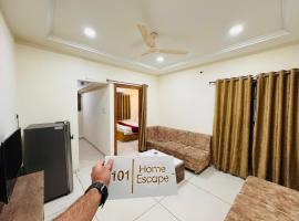 Home Escape 1BHK Apartment Near Bombay Hospital, apartmen di Indore