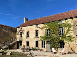 Maison Marguerite, Maison de Charme,jacuzzi, hotel with parking in Gigny
