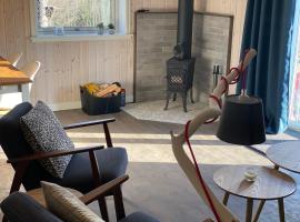 Adventure Guesthouse Sweden in rural area Sunne, hotell i Sunne