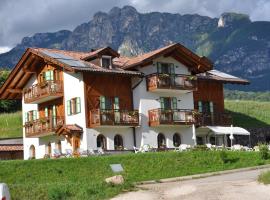 Agriturismo Pianrestel, hôtel avec piscine à Cavalese