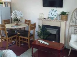2 Bed Chalet Sleeps 5 - Pets Parking Near Beach