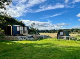 Shepherds Hut near Gortin Omagh, hotel with parking in Omagh