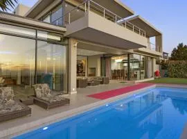 Baronetcy Kings Villa by Host Agents