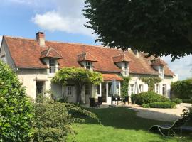 La Mauvernière, 2 gîtes indépendants, 1 grande piscine extérieure, jardin arboré, loma-asunto kohteessa Descartes