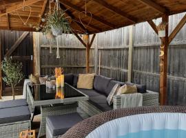 Barn with Hot Tub, hotel v destinaci Goffs Oak