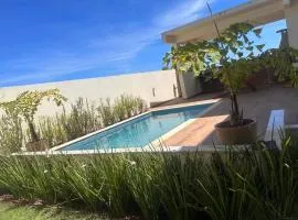 Barra grande com piscina, ar condicionado, novo , bem localizado