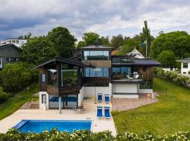 Exclusive rental of the Entire Spacious Ground Floor, hotel v destinaci Sollentuna