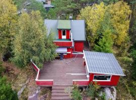 Pet Friendly Home In Gressvik With House A Panoramic View, hotell i Gressvik