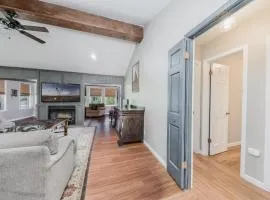 Salted Rim: 4 Bedrooms with a Hot Tub and Game Room