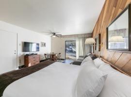 Homey 1st Floor Studio #135 at Donner Lake Village, hotel na praia em Truckee