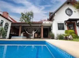 Linda casa céntrica c/alberca y jacuzzi