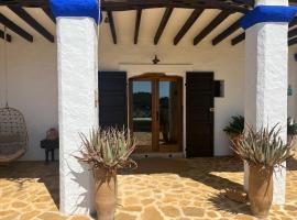 Charming Villa Retreat in Ibiza - Bed & Breakfast Bliss, panzió Santa Eularia des Riuban