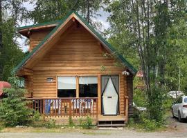 Talkeetna Log Cabin with Hot Tub Unit 2, căsuță din Talkeetna