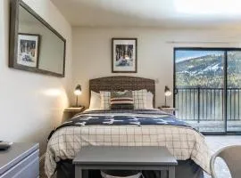 Beautiful Deluxe Studio w/Lake View #245 at Donner Lake Village