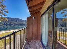 Queen Lodgette with Lake View 2nd Floor Unit 2432 Bldg C, cottage in Truckee