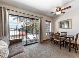 Deluxe Studio with lake view 2nd Floor Unit Bldg C, cabana o cottage a Truckee