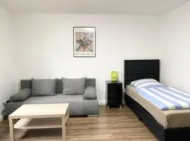 Easy to Düsseldorf Messe, 2-bedroom Apartment with kitchen and garden