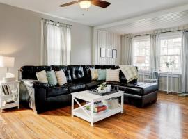 Cozy Henderson Home Close to Downtown Henderson, hotel en Henderson